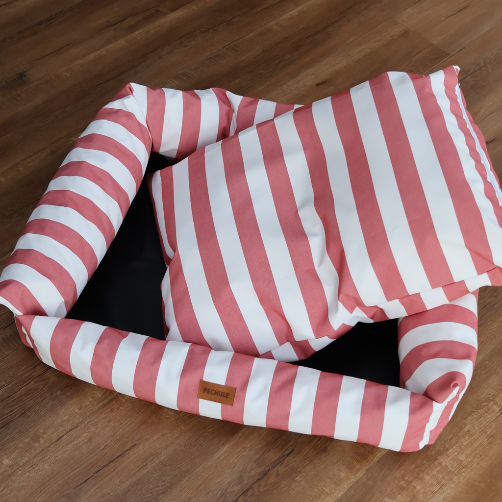 Camita Impermeable Roja- Talle M (75x60cm)