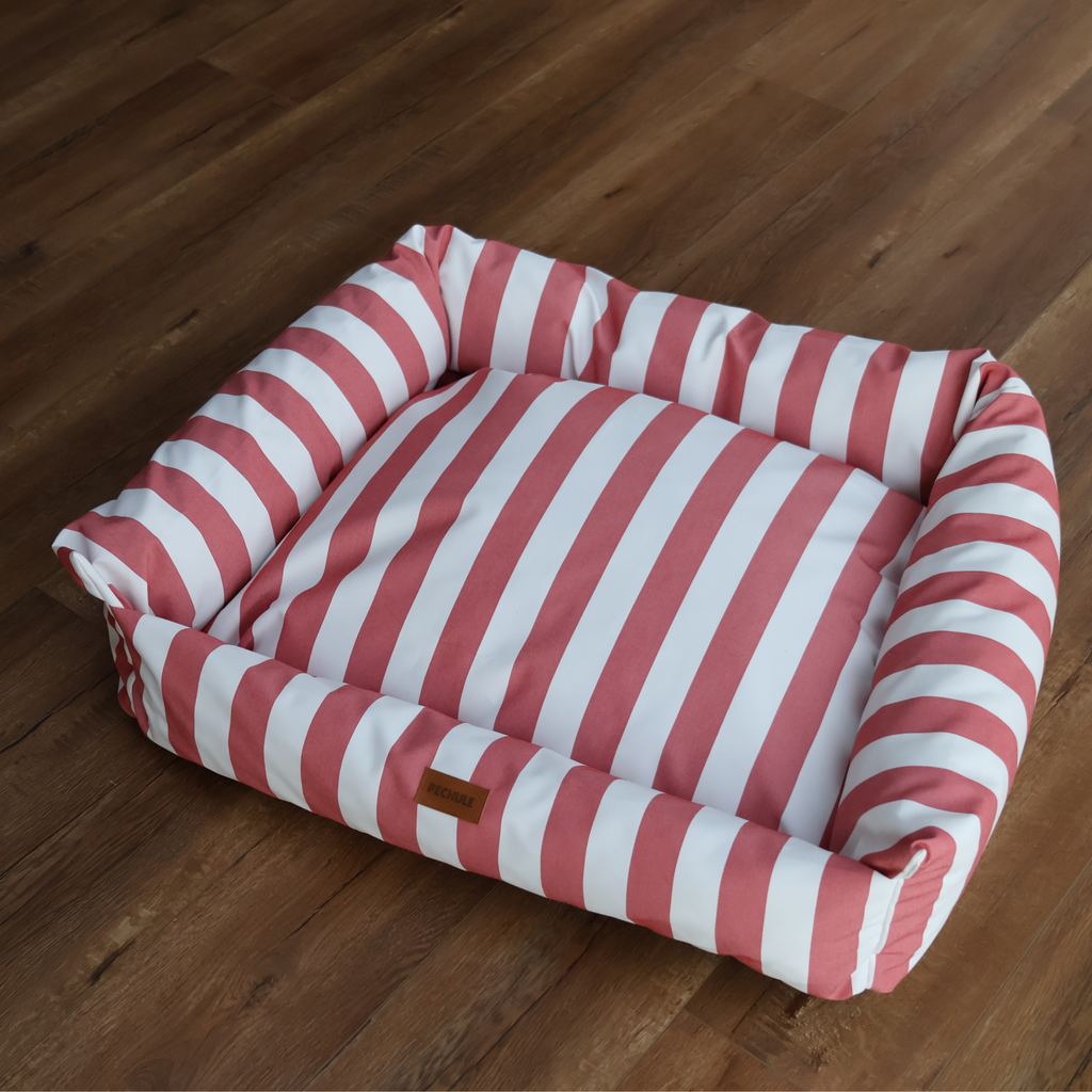 Camita Impermeable Roja- Talle M (75x60cm)