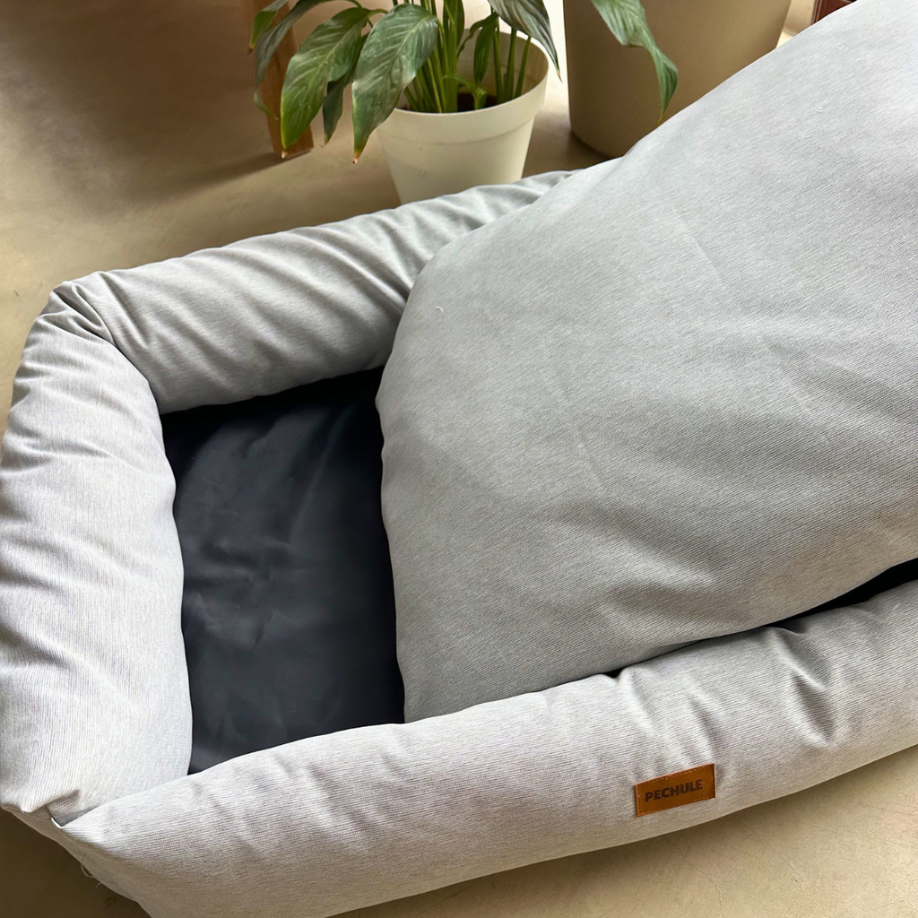 Camita Impermeable Gris - Talle L (90x70cm)