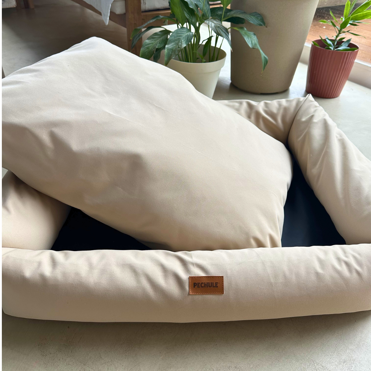Camita Impermeable Beige - Talle L (90x70cm)