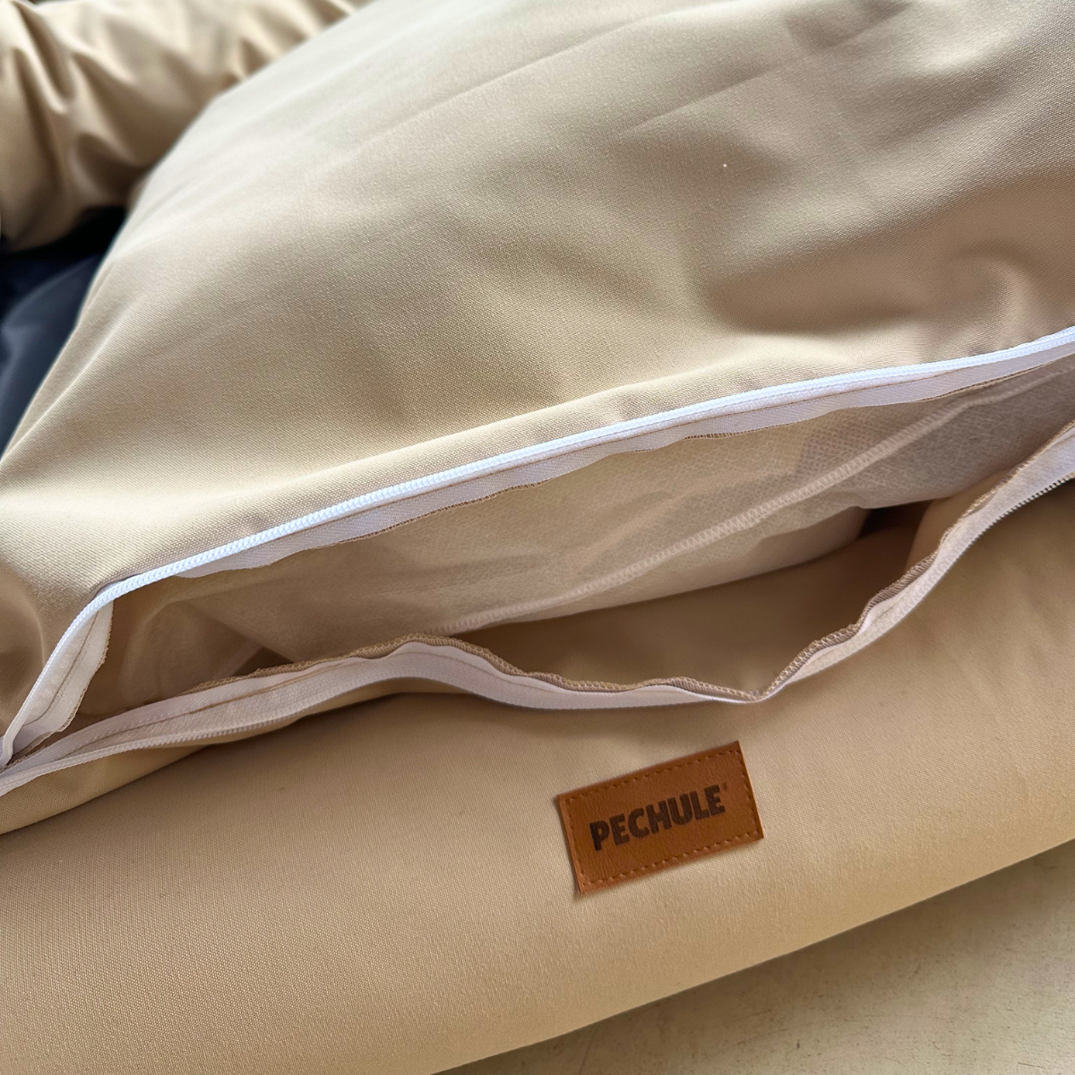Camita Impermeable Beige - Talle L (90x70cm)