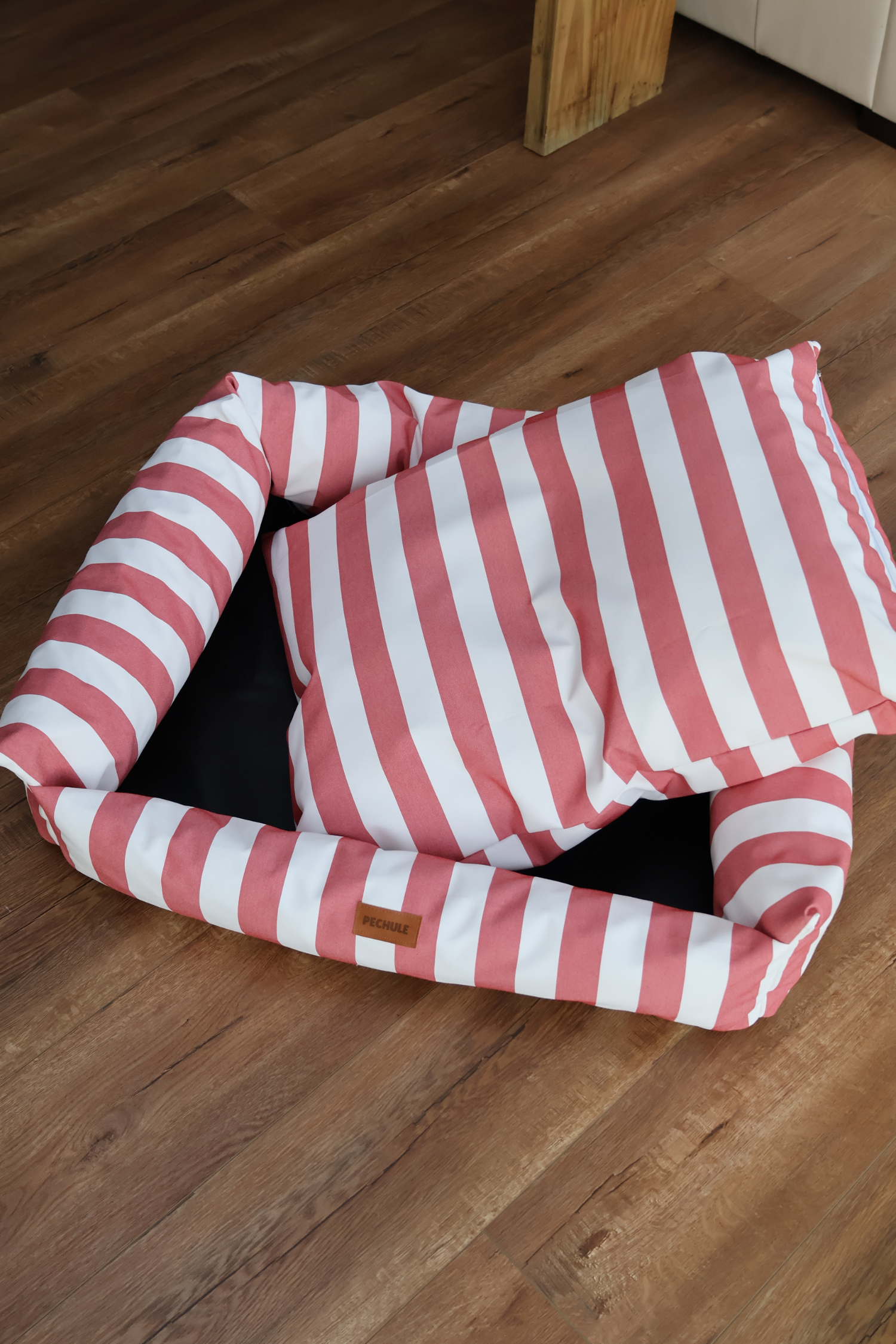 Camita Impermeable Roja - Talle S (60x50cm)