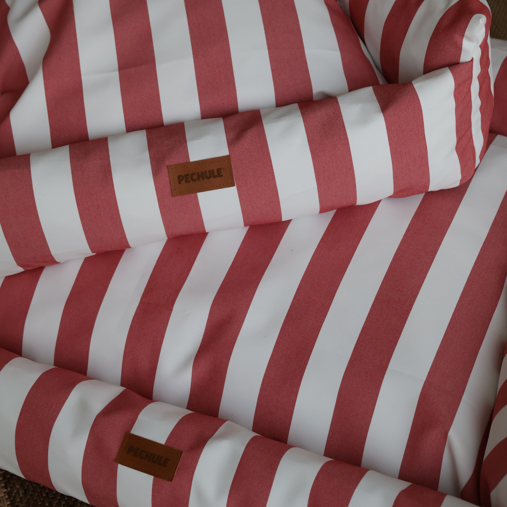 Camita Impermeable Roja- Talle L (90x70cm)