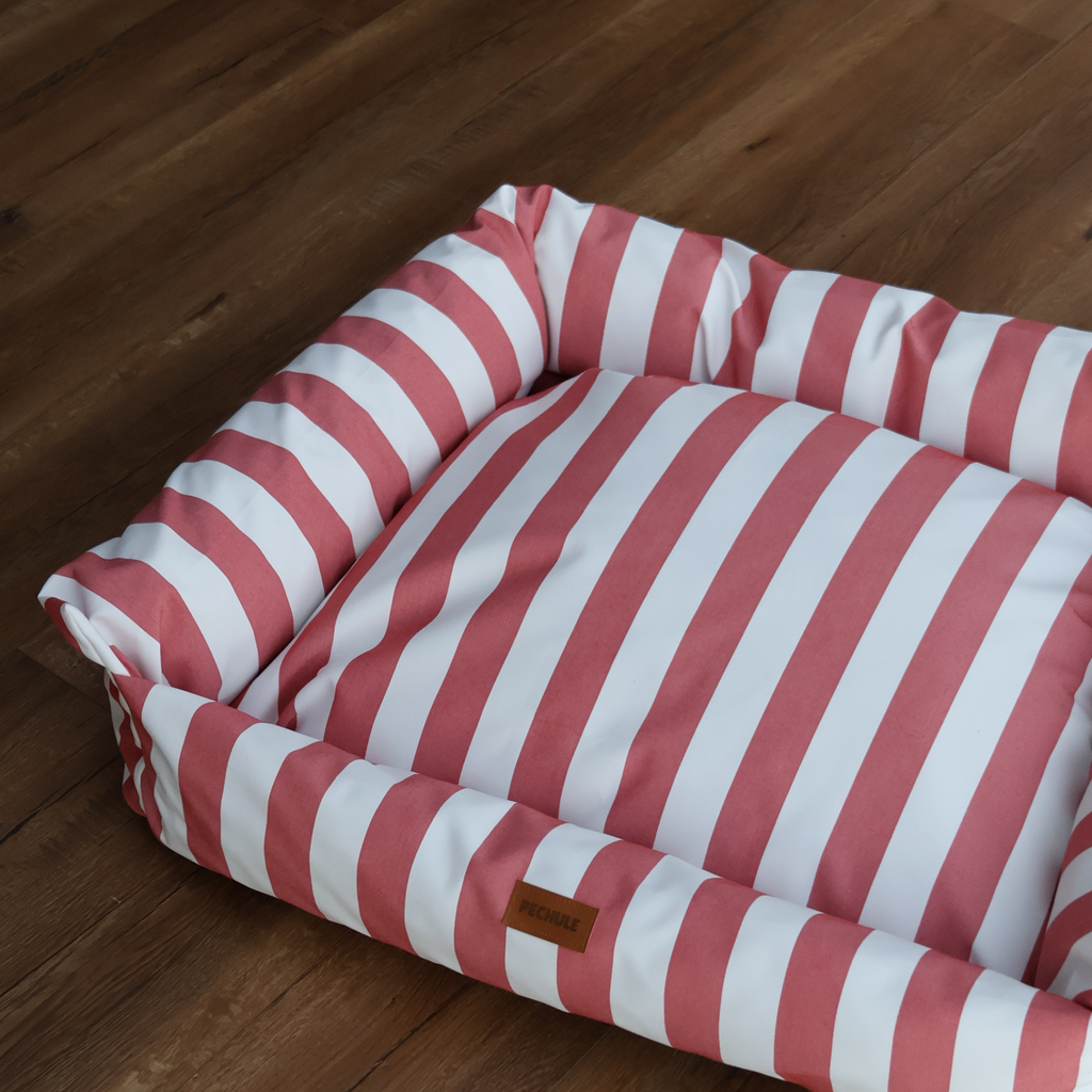 Camita Impermeable Roja- Talle L (90x70cm)