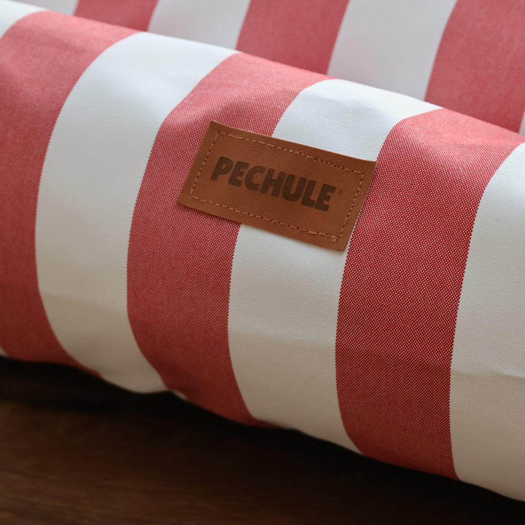 Camita Impermeable Roja- Talle L (90x70cm)