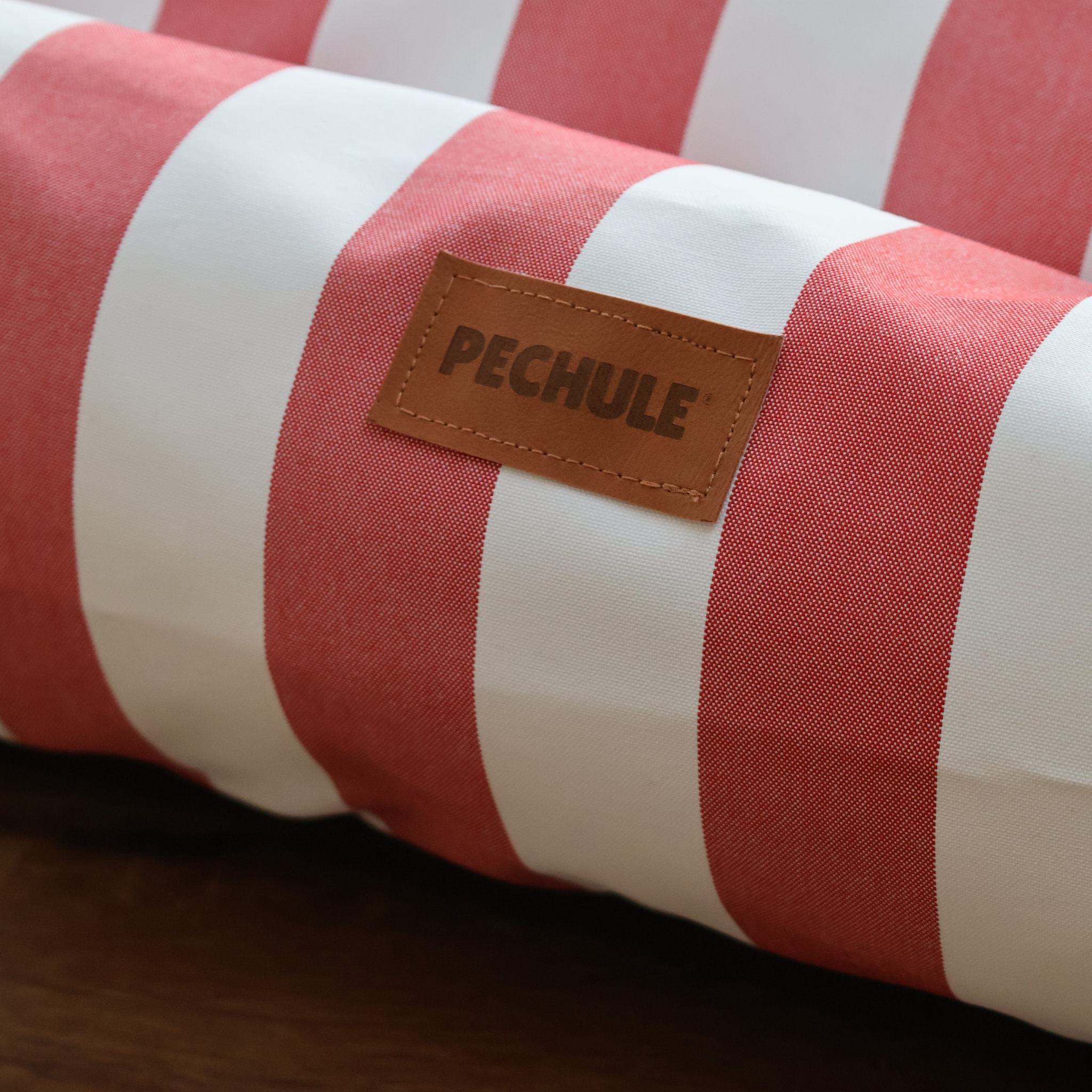 Camita Impermeable Roja- Talle L (90x70cm)