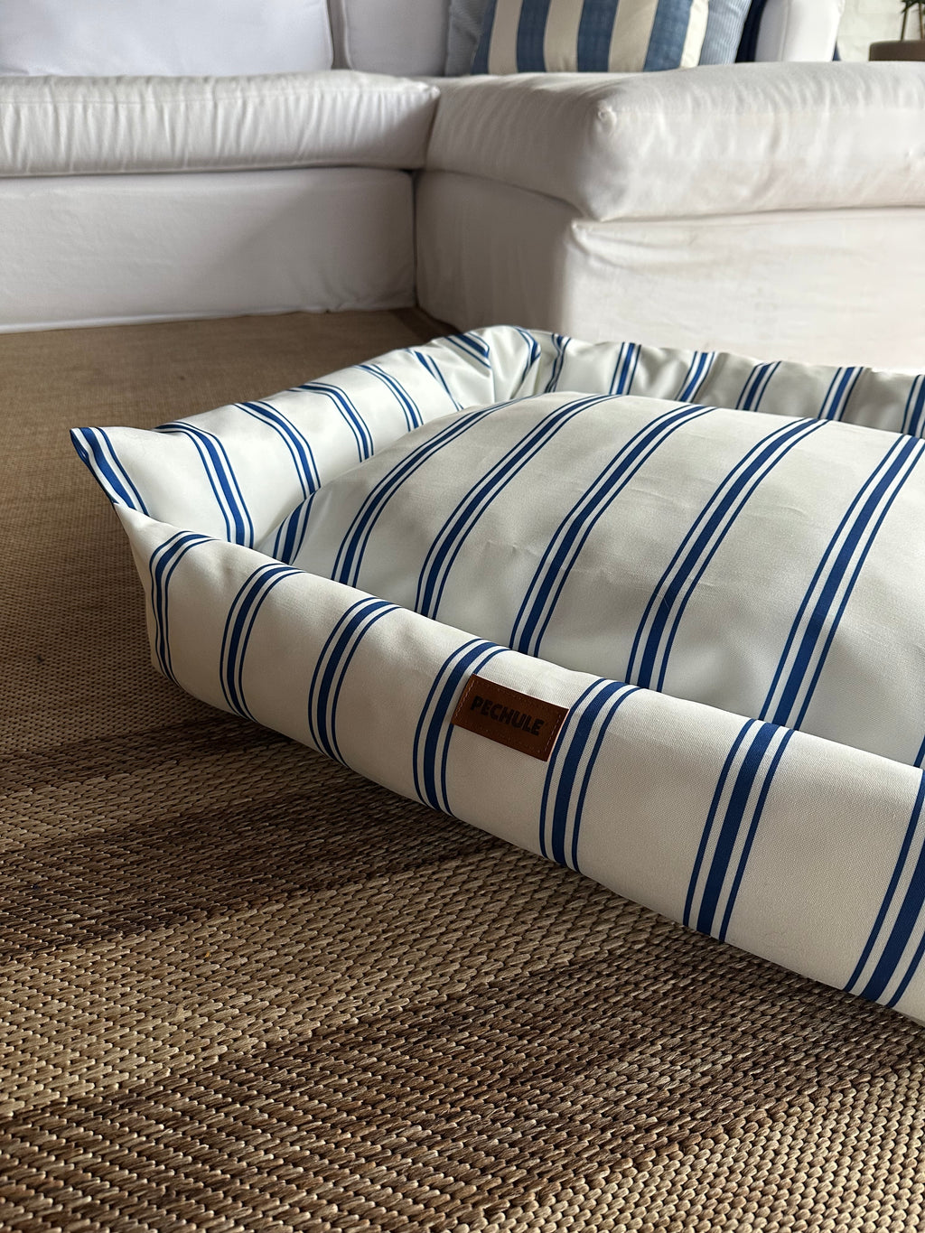 Camita Impermeable Rayitas - Talle M (75x60 cm)