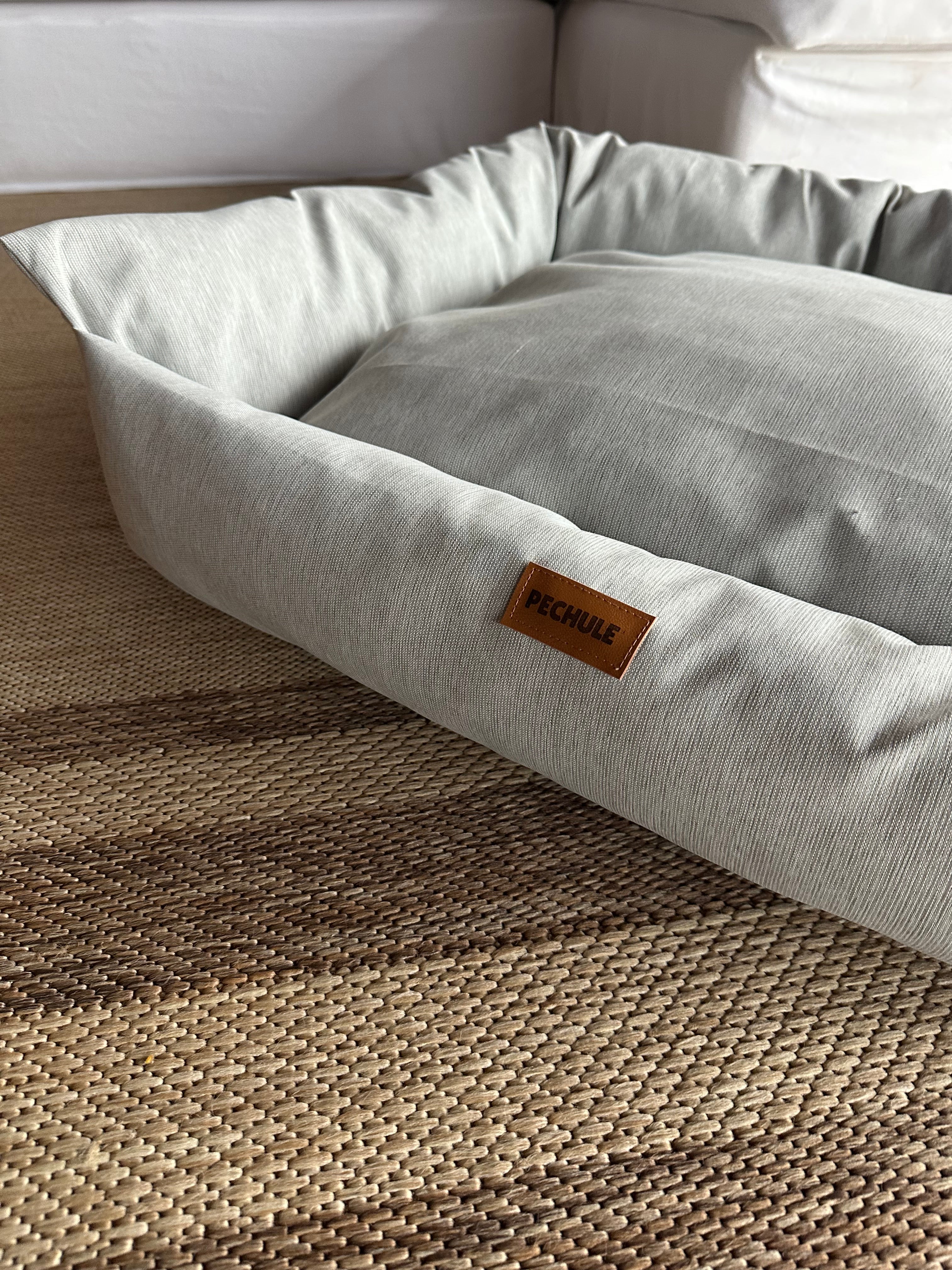 Camita Impermeable Gris - Talle M (75x60 cm)